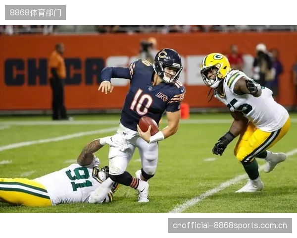 南非队的中场防守策略明确，以稳固的中场屏障保护后防线，伺机发动反击。